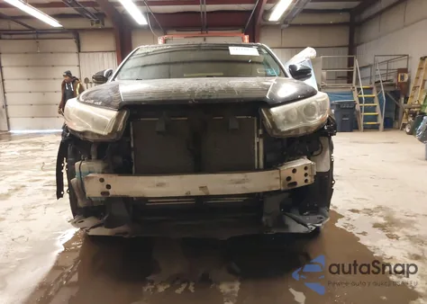 2015 Toyota Highlander Le Plus V6 z USA, uszkodzony, nr VIN 5TDBKRFH4FS200955